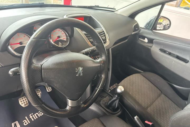 Sort Peugeot 207 fra 2010