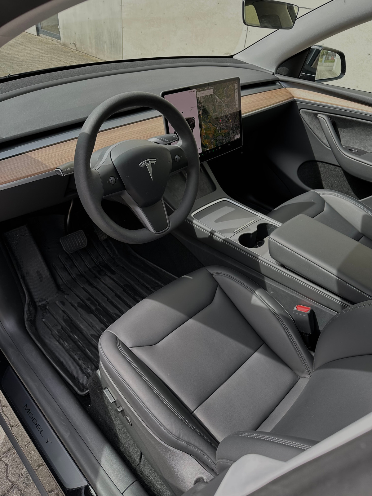 Sort Tesla Model Y fra 2024