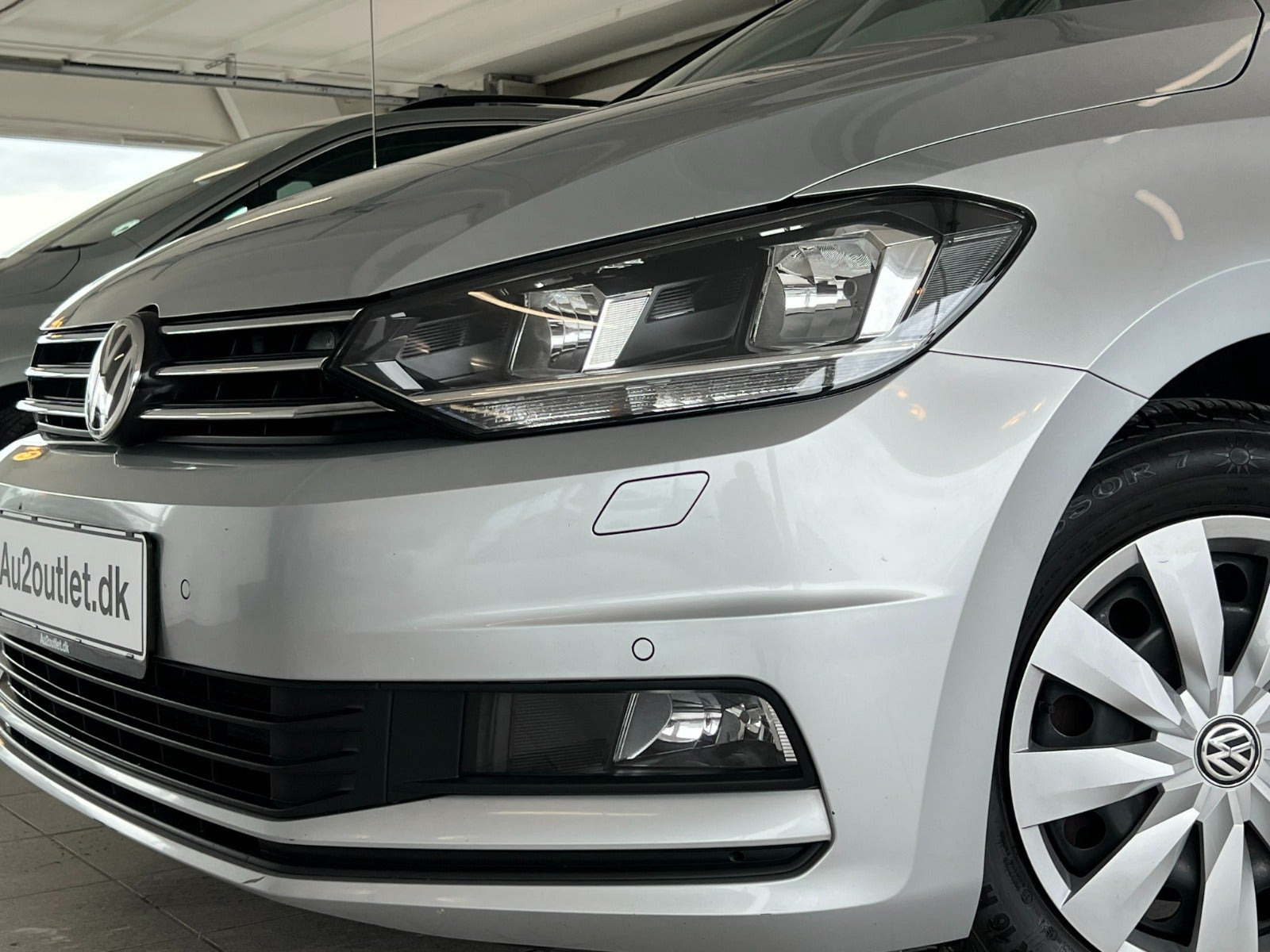 Sølv VW Touran fra 2018
