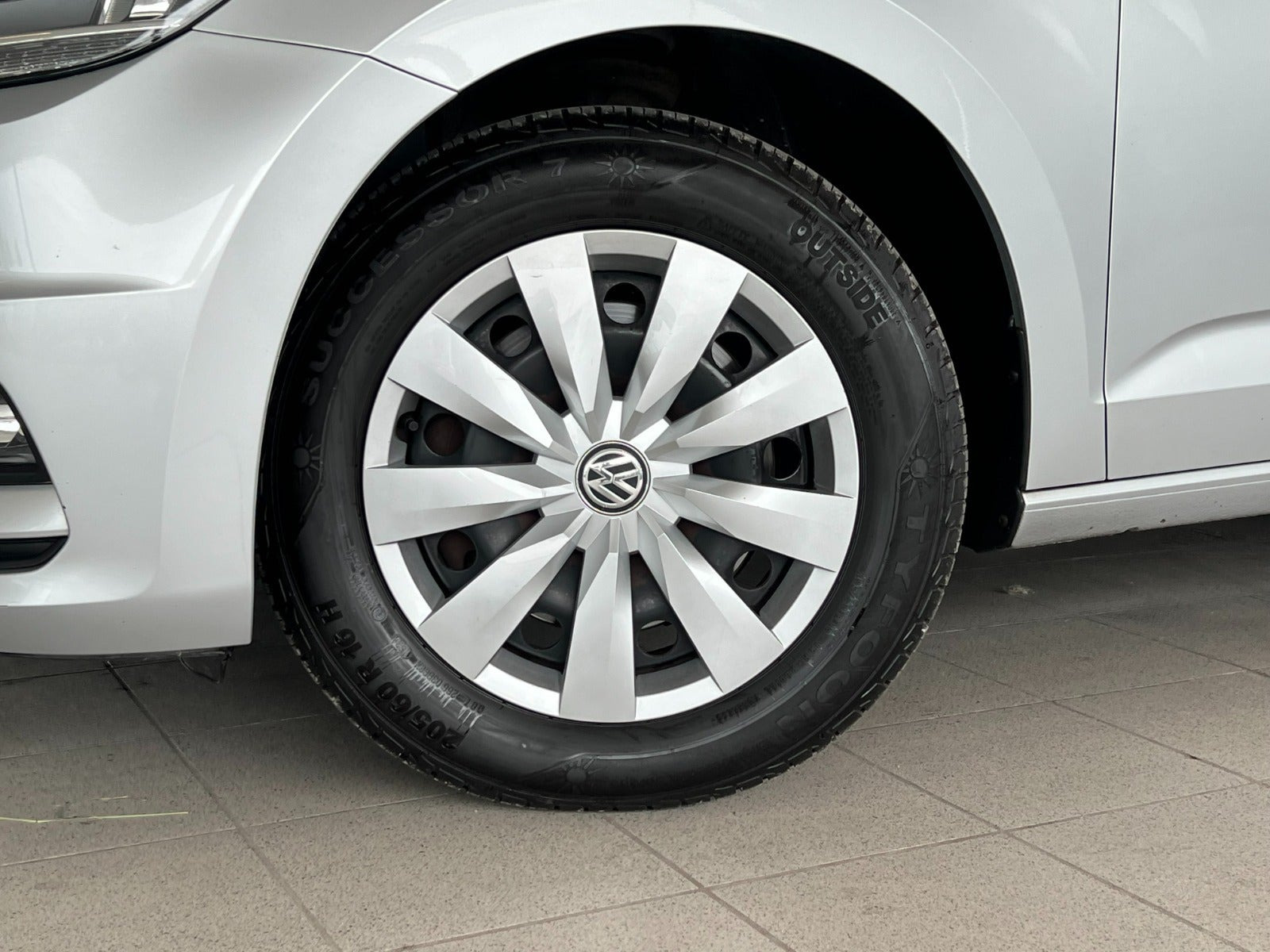 Sølv VW Touran fra 2018