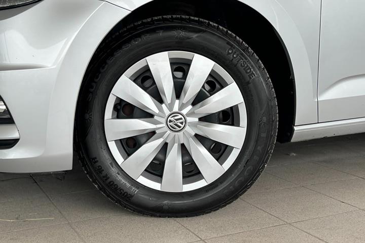 Sølv VW Touran fra 2018