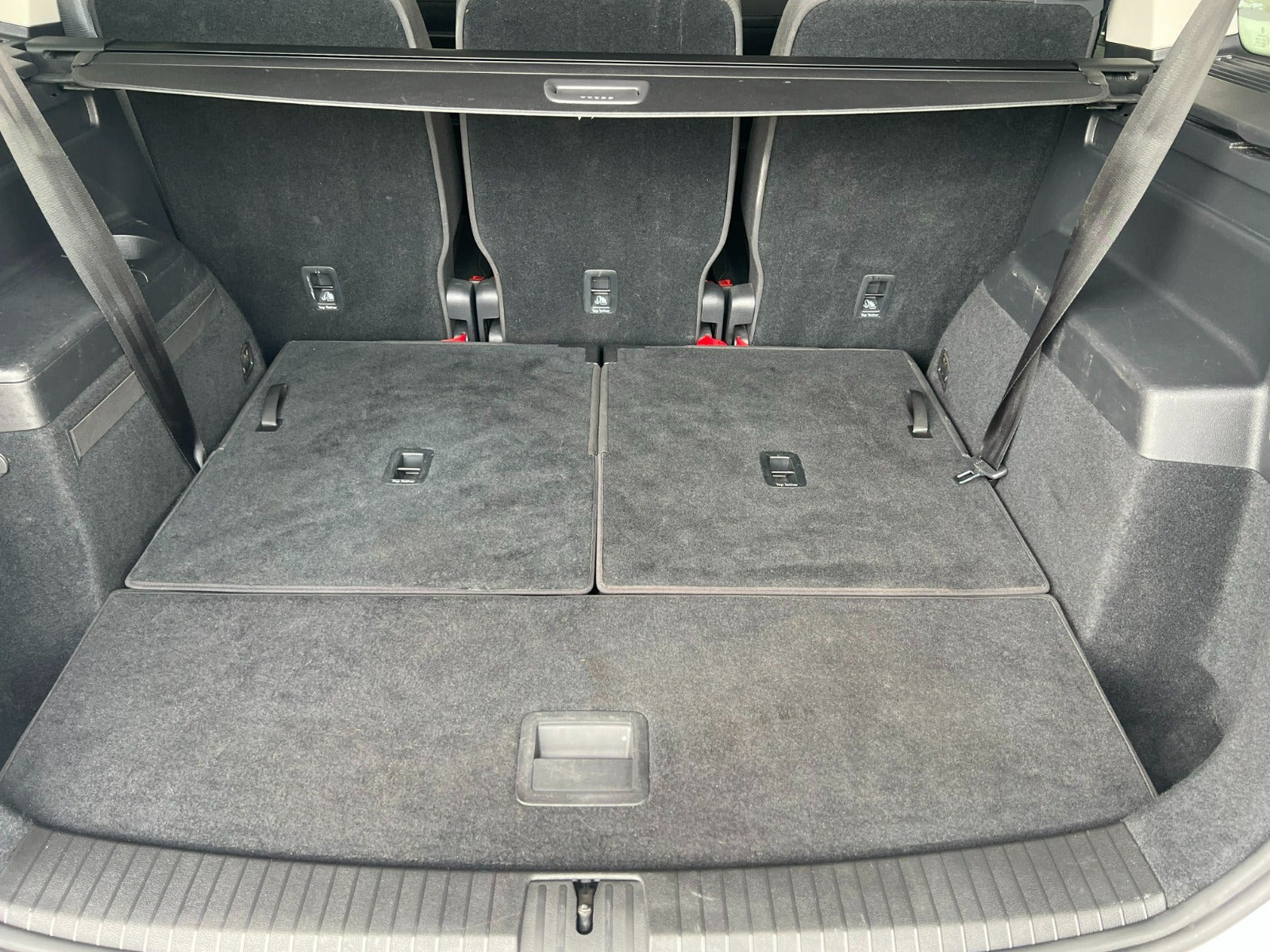 Sølv VW Touran fra 2018