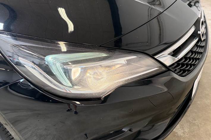 Sort Opel Astra fra 2017
