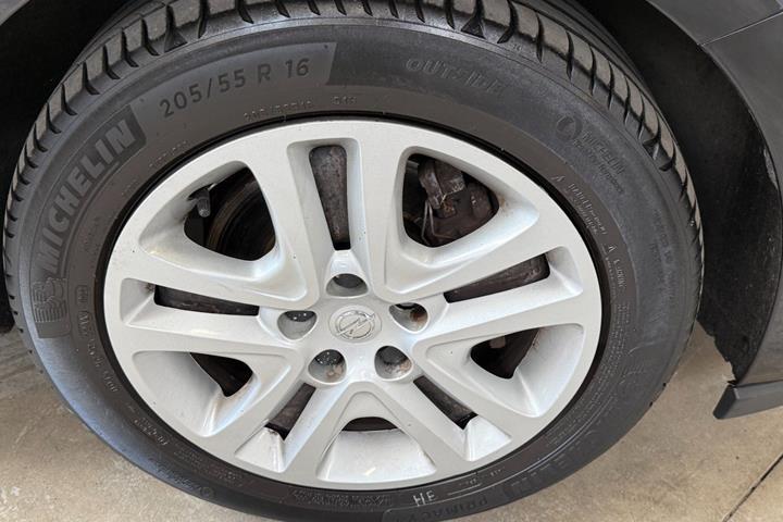 Sort Opel Astra fra 2017