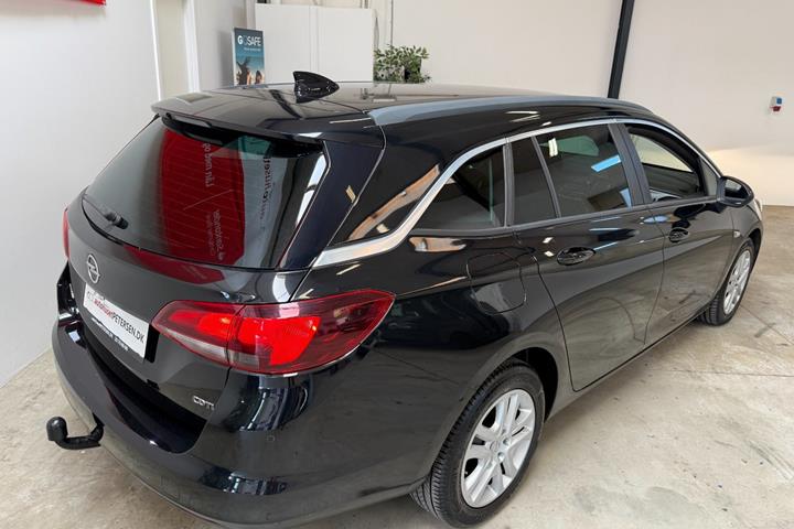 Sort Opel Astra fra 2017