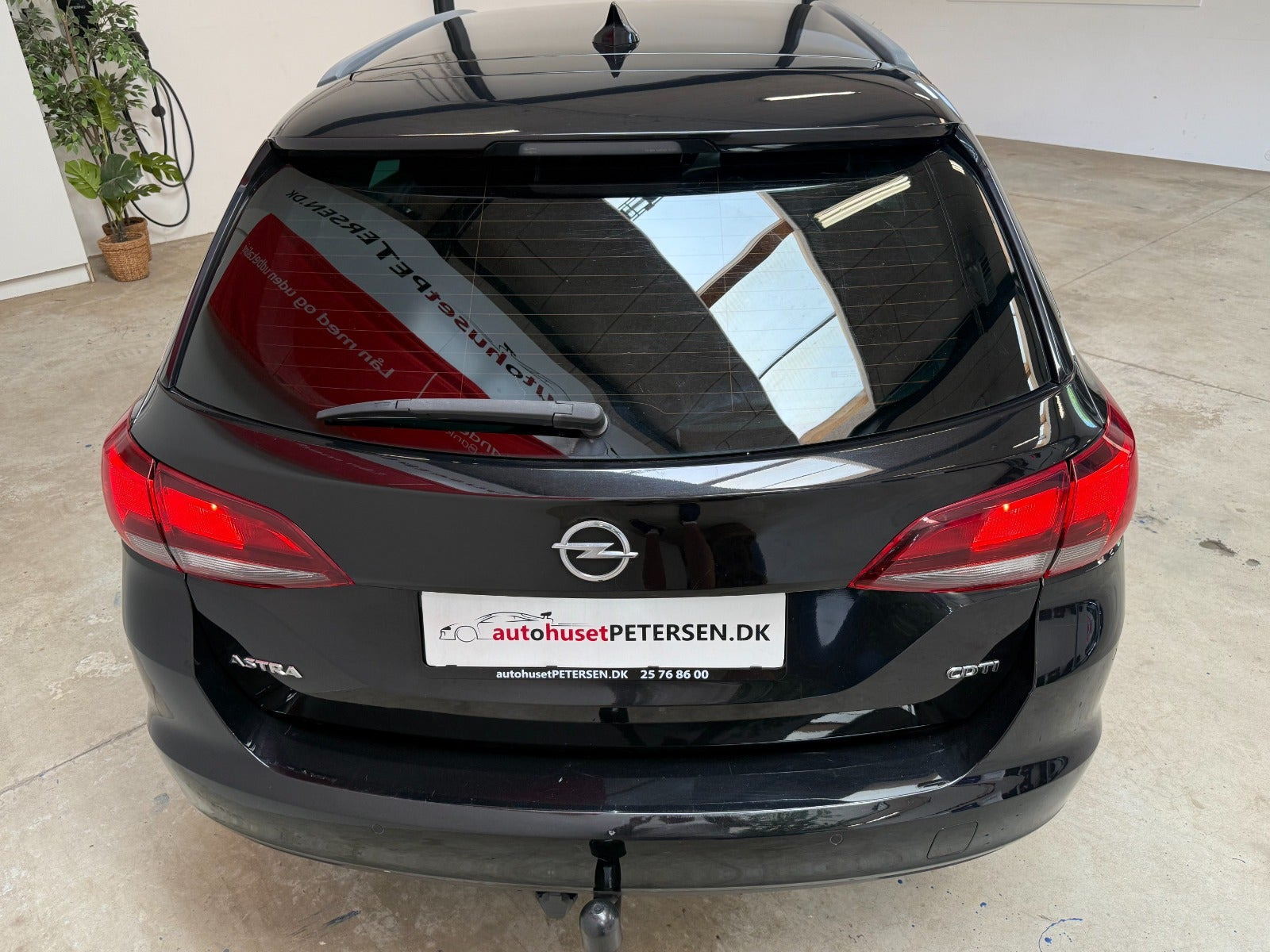 Sort Opel Astra fra 2017