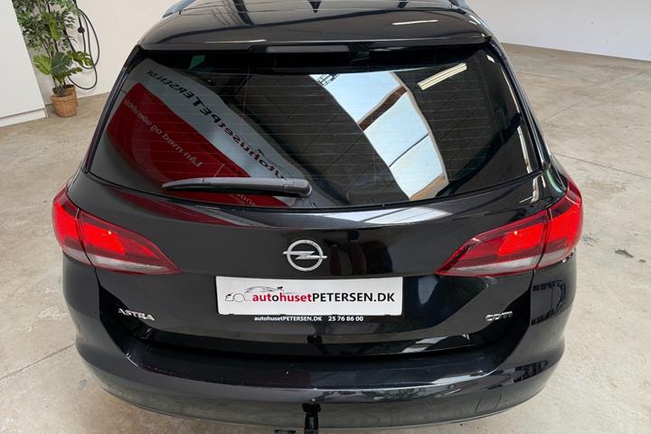 Sort Opel Astra fra 2017