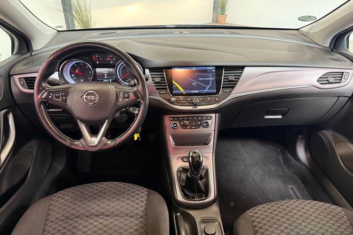 Sort Opel Astra fra 2017