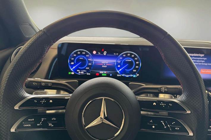 Sølv Mercedes EQB250+ fra 2024