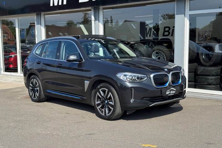 Grå BMW iX3 fra 2022