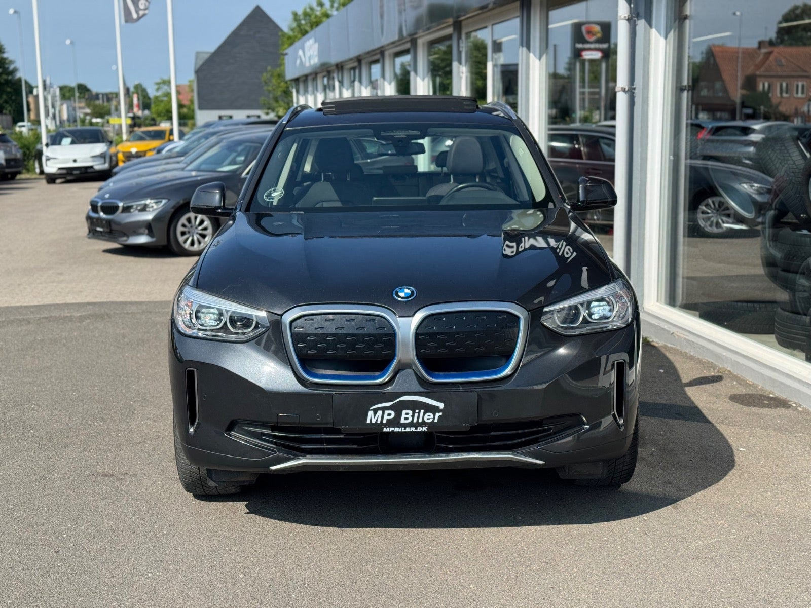 Grå BMW iX3 fra 2022