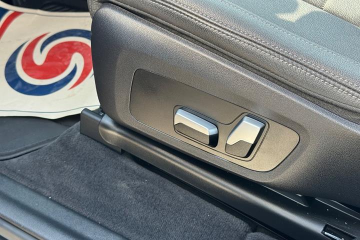 Grå BMW iX3 fra 2022