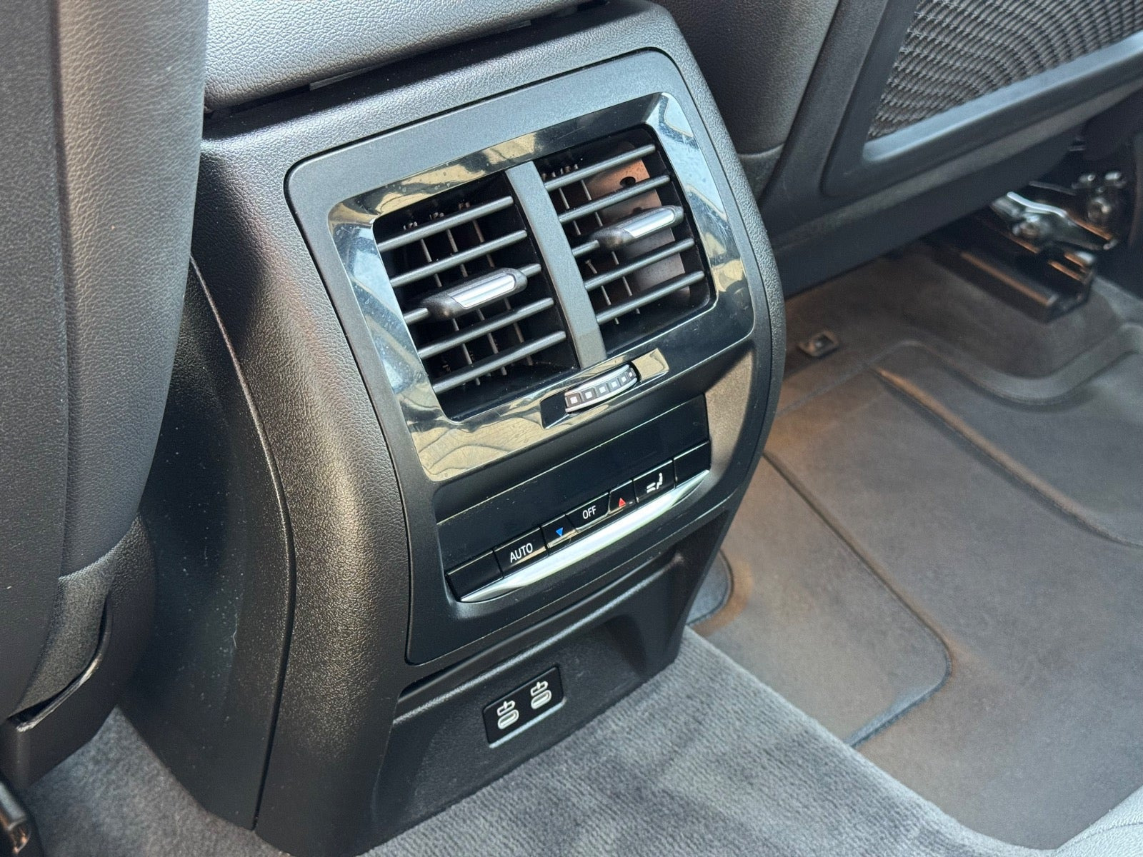 Grå BMW iX3 fra 2022