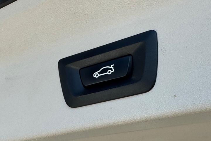 Grå BMW iX3 fra 2022