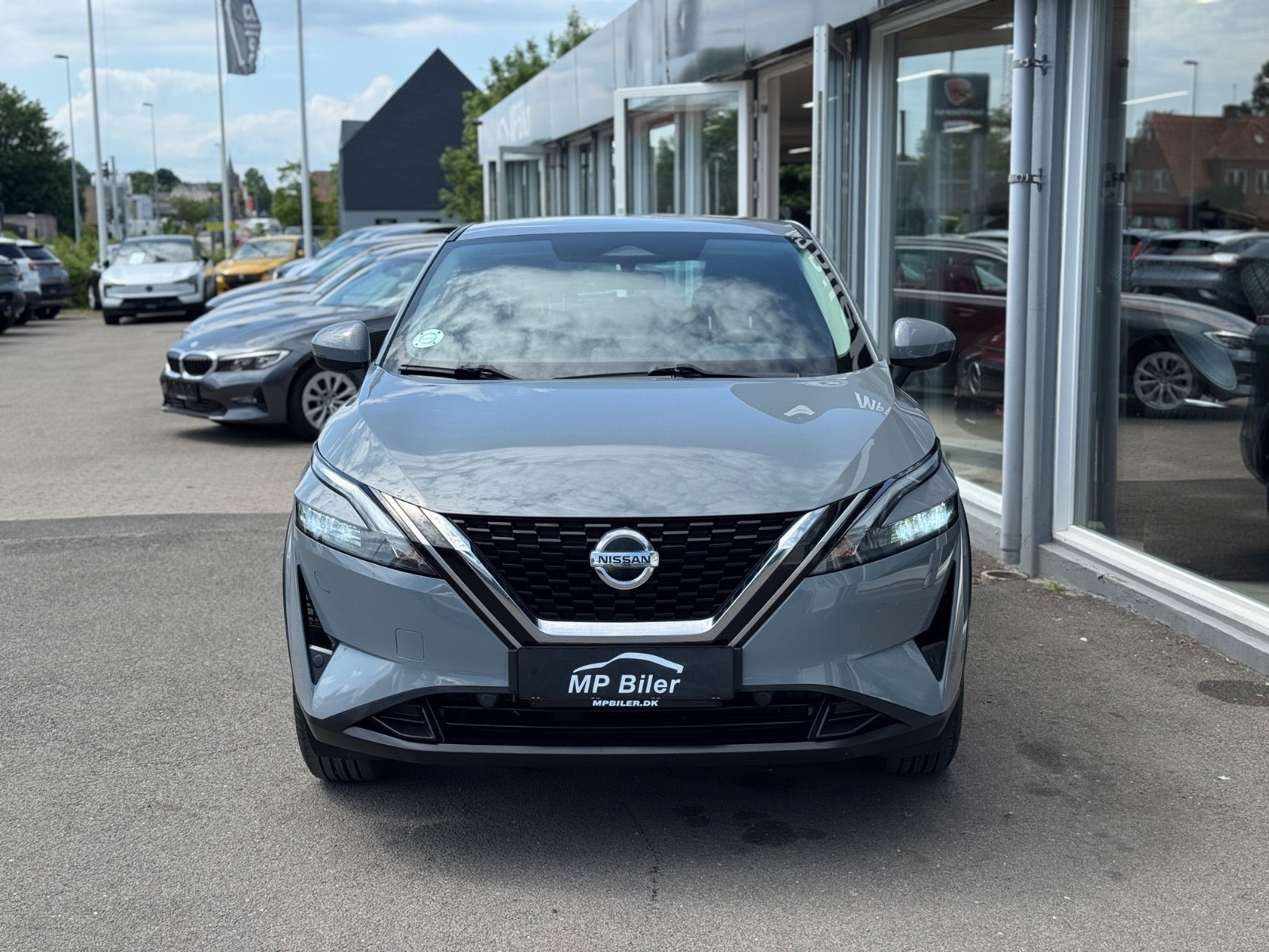 Grå Nissan Qashqai fra 2021