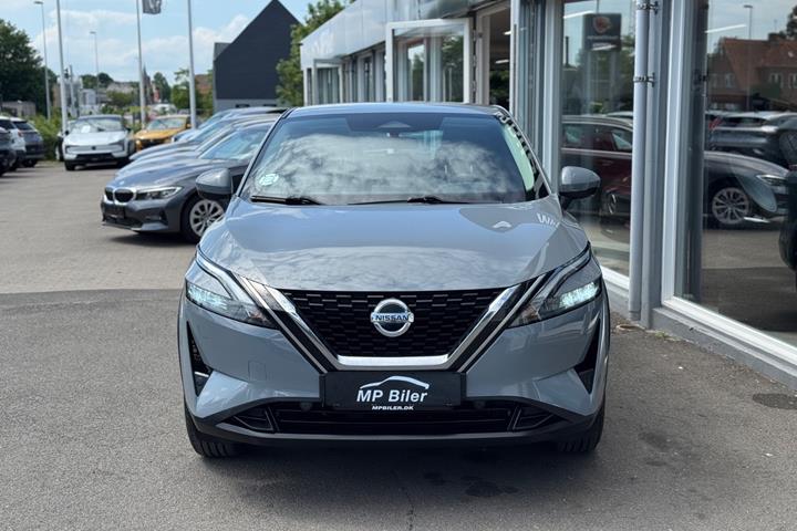 Grå Nissan Qashqai fra 2021