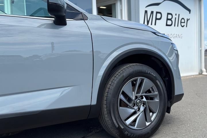 Grå Nissan Qashqai fra 2021
