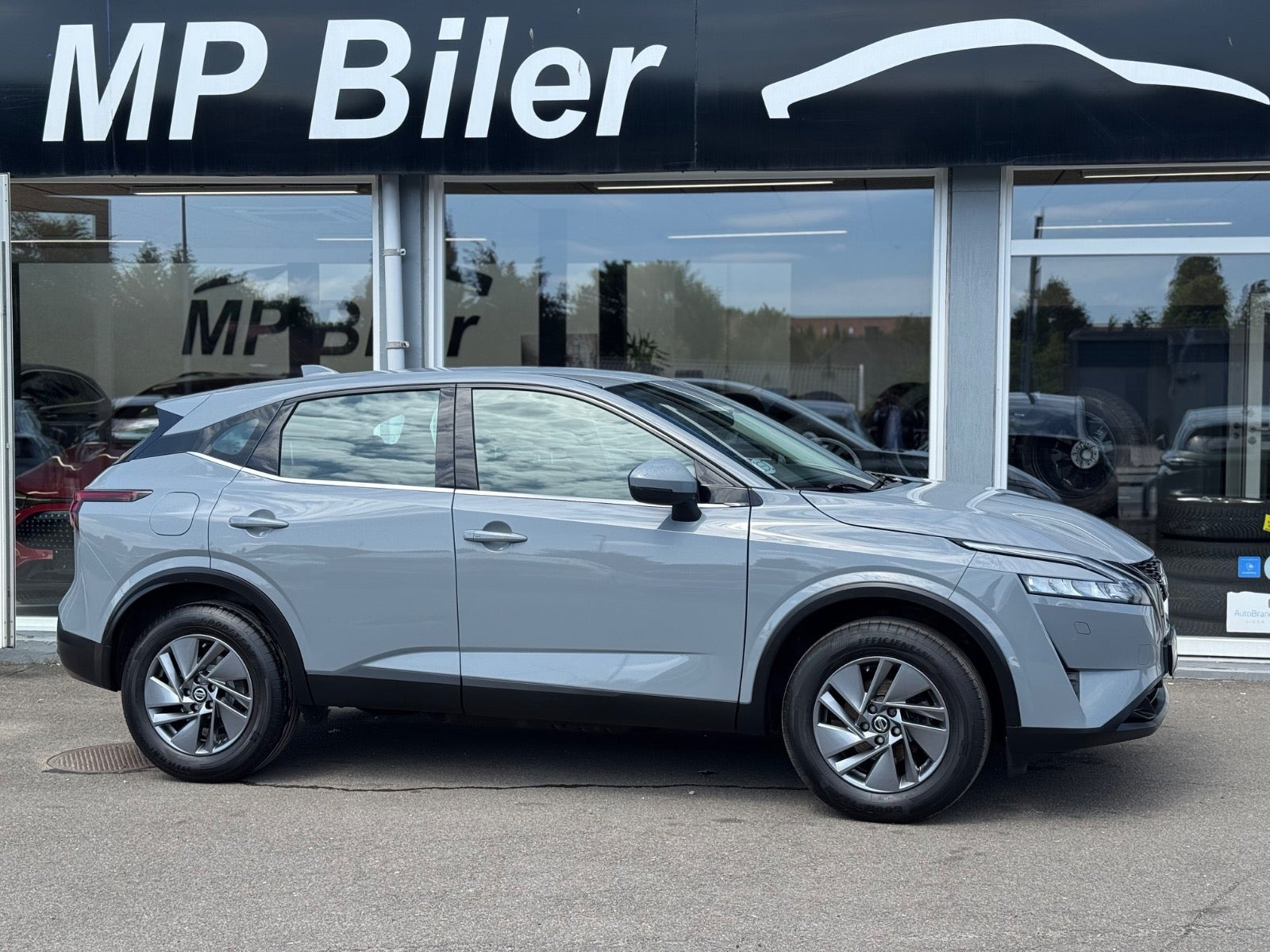 Grå Nissan Qashqai fra 2021