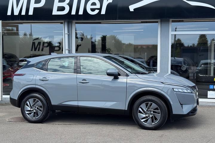 Grå Nissan Qashqai fra 2021