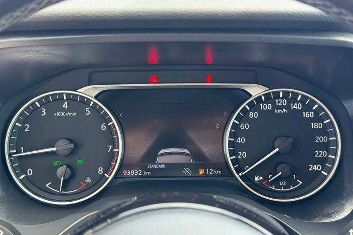 Grå Nissan Qashqai fra 2021