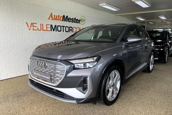 Grå Audi Q4 e-tron fra 2025 set udefra
