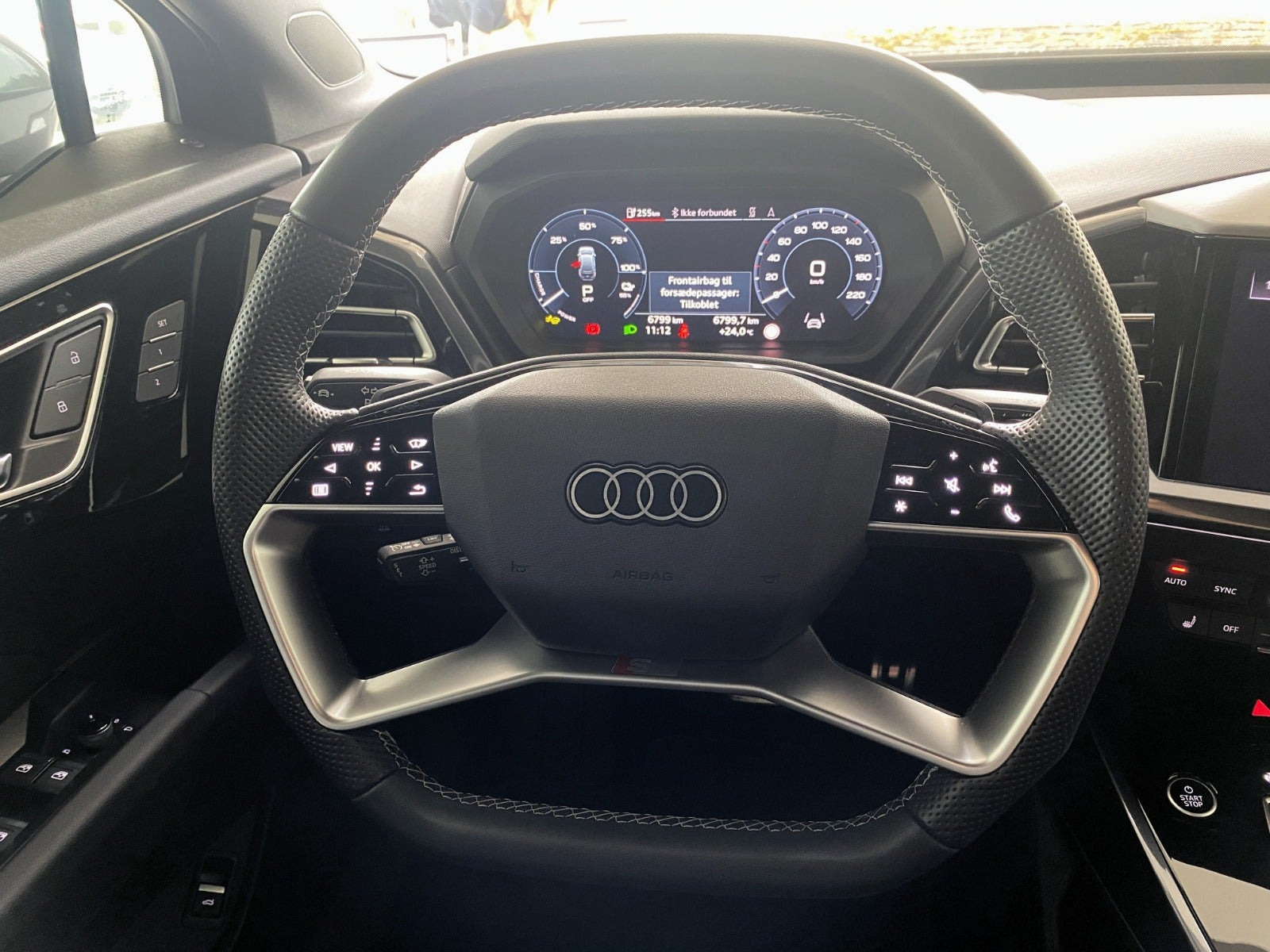 Grå Audi Q4 e-tron fra 2025