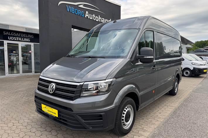 Grå VW Crafter 35 fra 2021