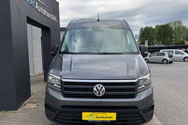 Grå VW Crafter 35 fra 2021