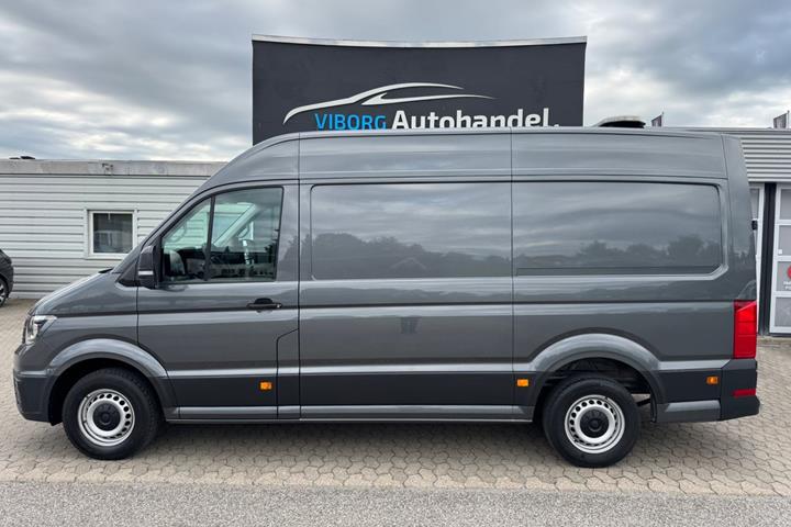 Grå VW Crafter 35 fra 2021