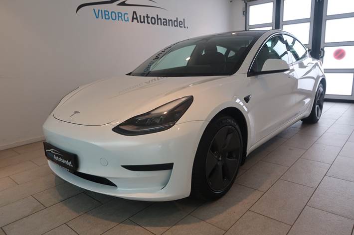 Hvid Tesla Model 3 fra 2022