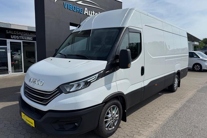 Hvid Iveco Daily fra 2026 set udefra