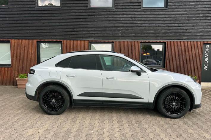 Blå Porsche Macan 4 fra 2025