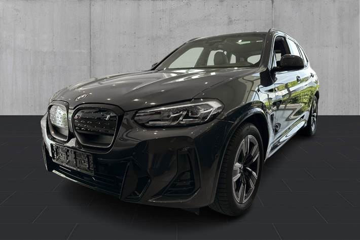 Grå BMW iX3 fra 2023