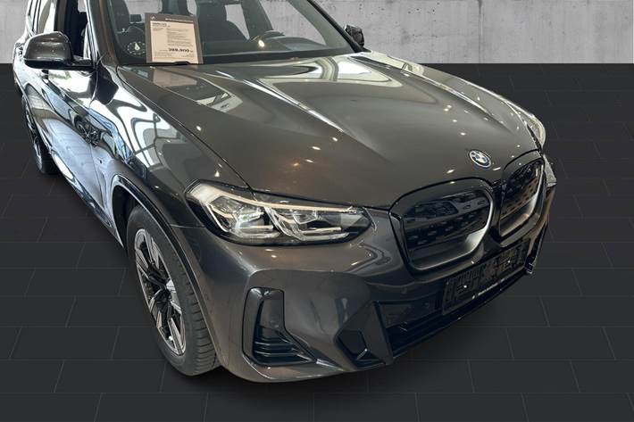 Grå BMW iX3 fra 2023