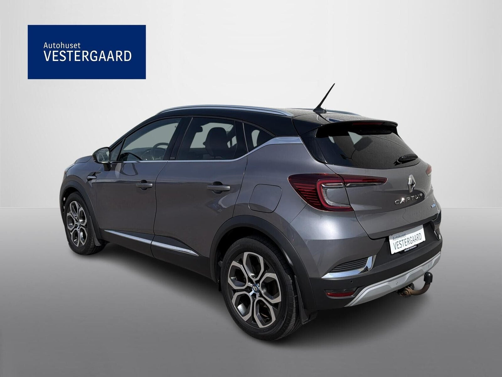 Grå Renault Captur fra 2021
