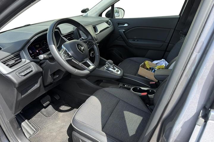 Grå Renault Captur fra 2021