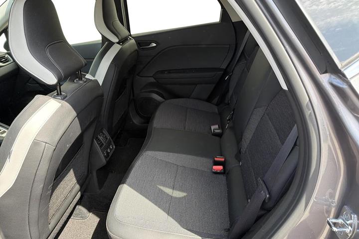 Grå Renault Captur fra 2021