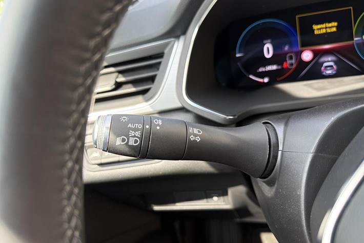 Grå Renault Captur fra 2021