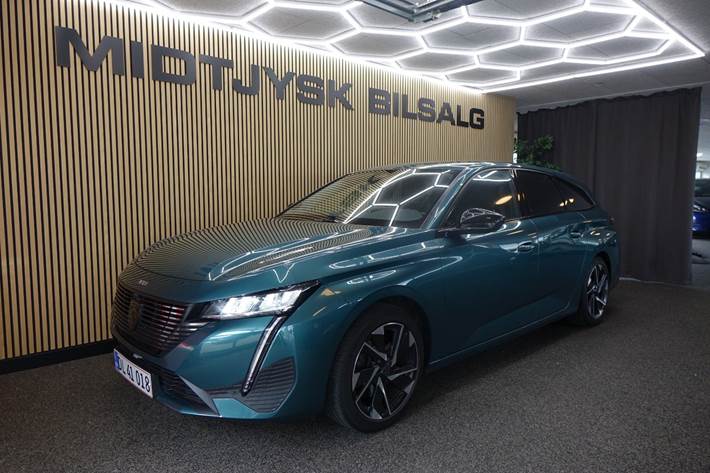 Grøn Peugeot 308 fra 2022