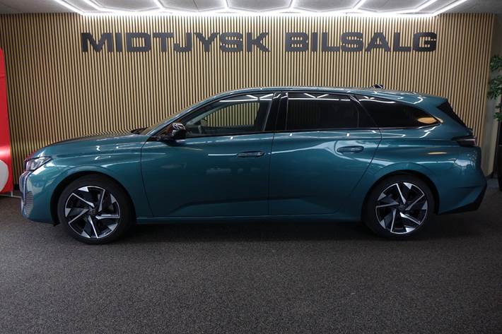 Grøn Peugeot 308 fra 2022
