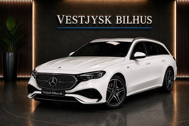 Hvid Mercedes E300 e fra 2025 set udefra