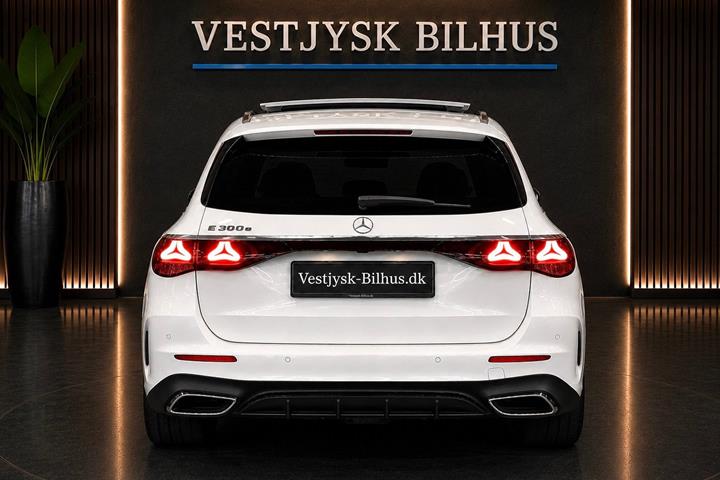 Hvid Mercedes E300 e fra 2025