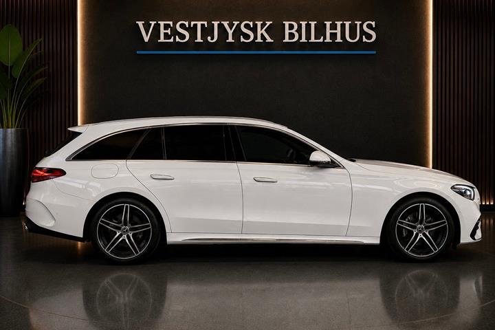Hvid Mercedes E300 e fra 2025