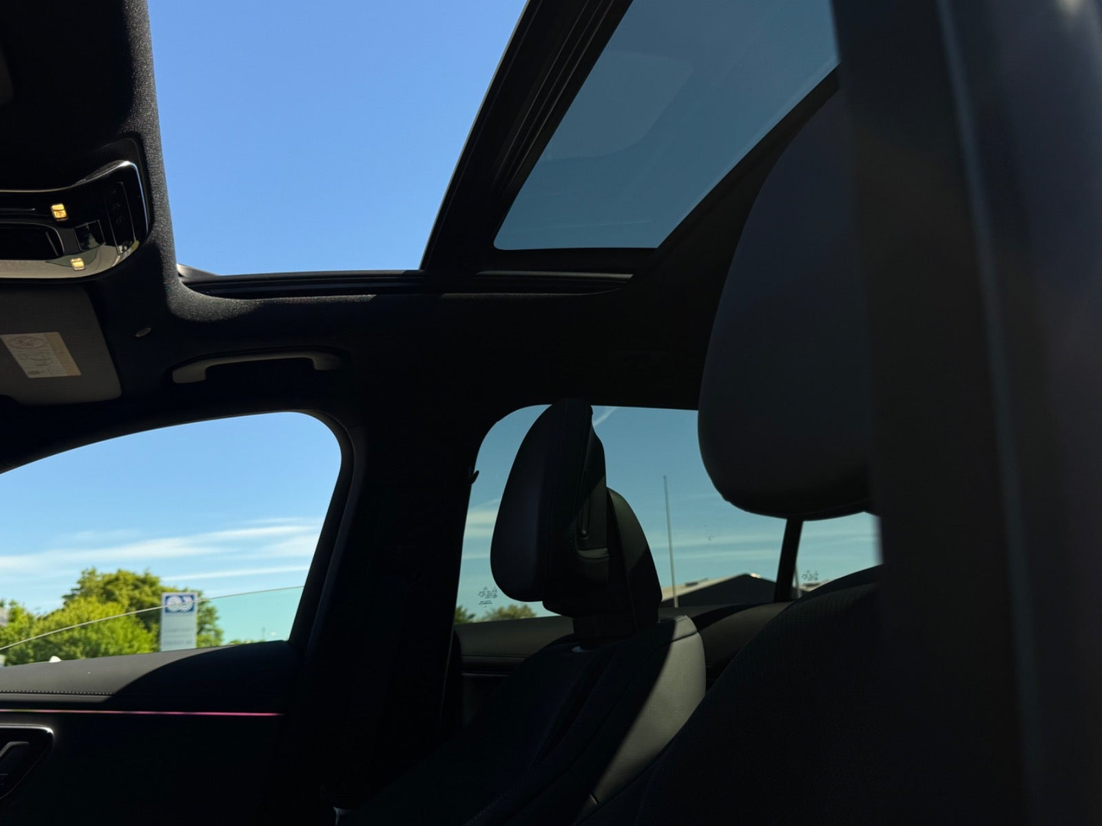 Hvid Mercedes E300 e fra 2025