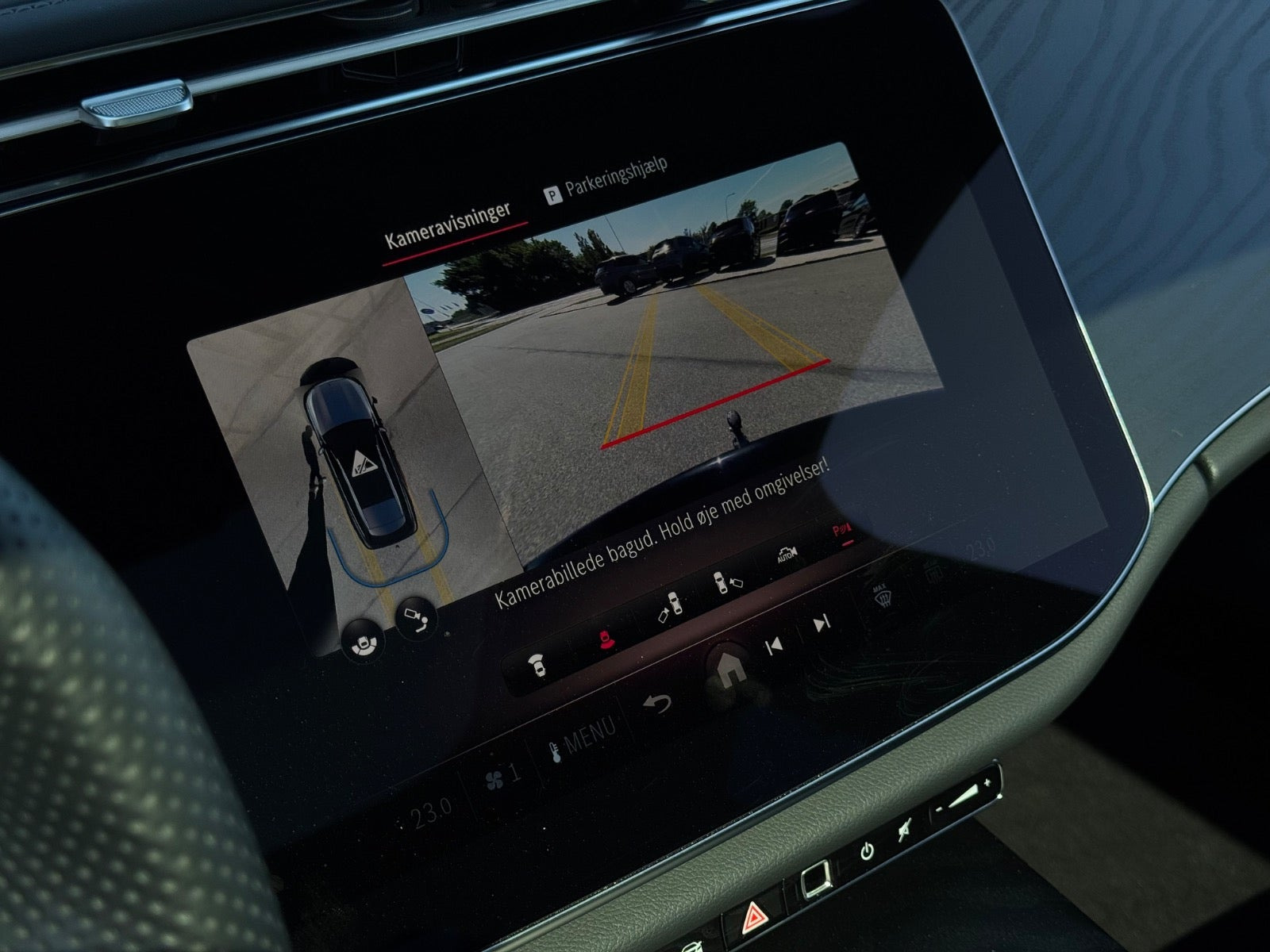 Hvid Mercedes E300 e fra 2025