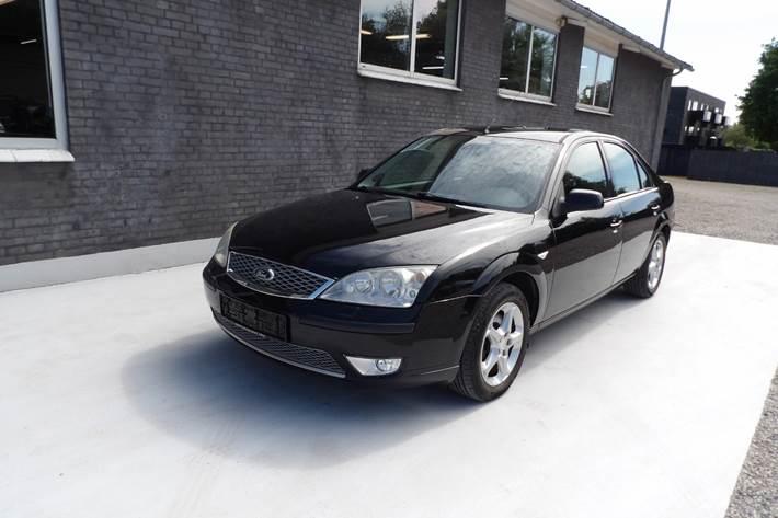 Sort Ford Mondeo fra 2006