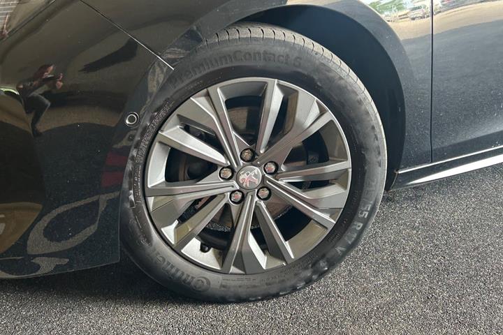 Sort Peugeot 508 fra 2020