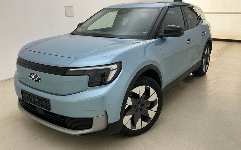 Ford Explorer 77 Premium Extended Range