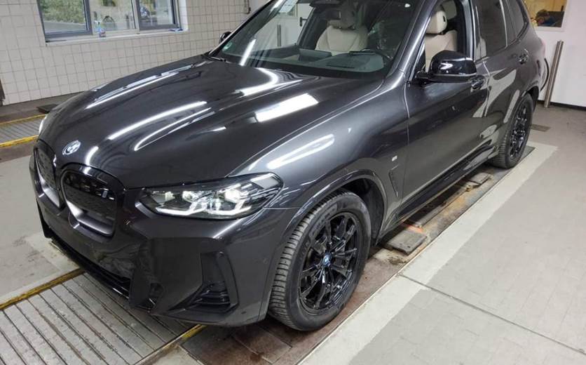 BMW iX3 Charged Plus M-Sport