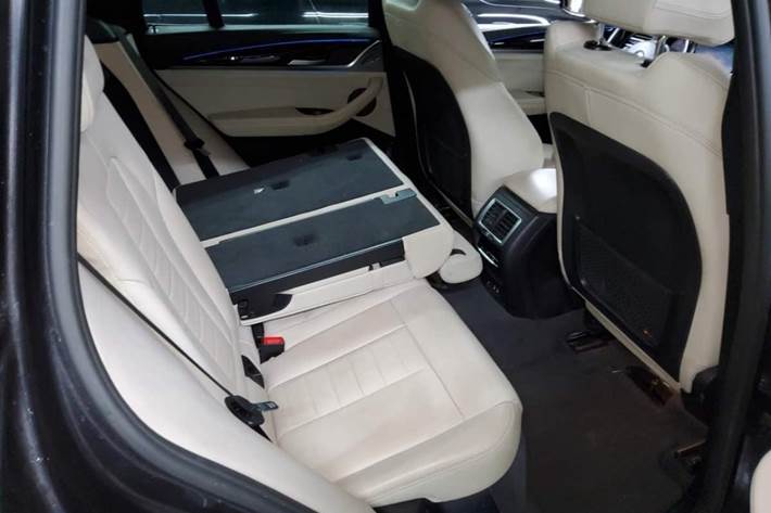 Grå BMW iX3 fra 2023